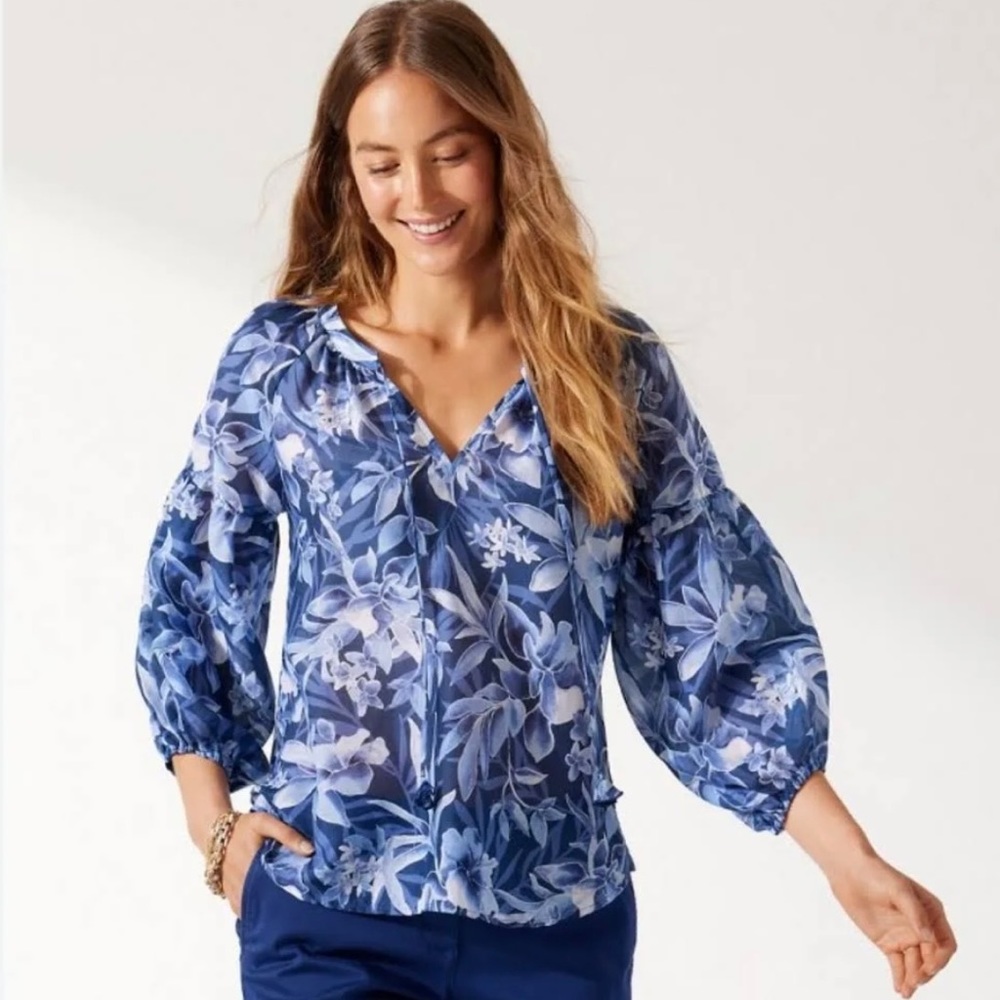 Tommy Bahama Agua Amara Long-Sleeve Peasant Top. Medium.